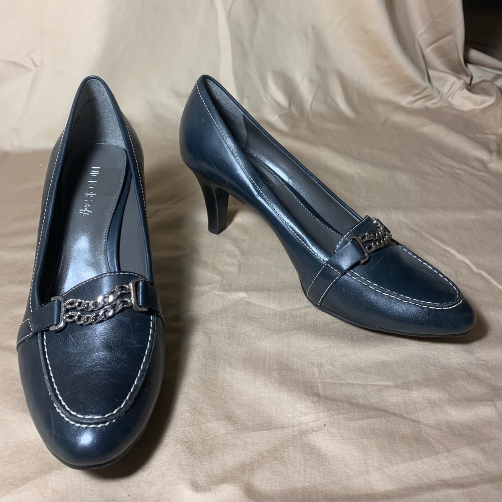 Navy blue BCBG size: 8.5B